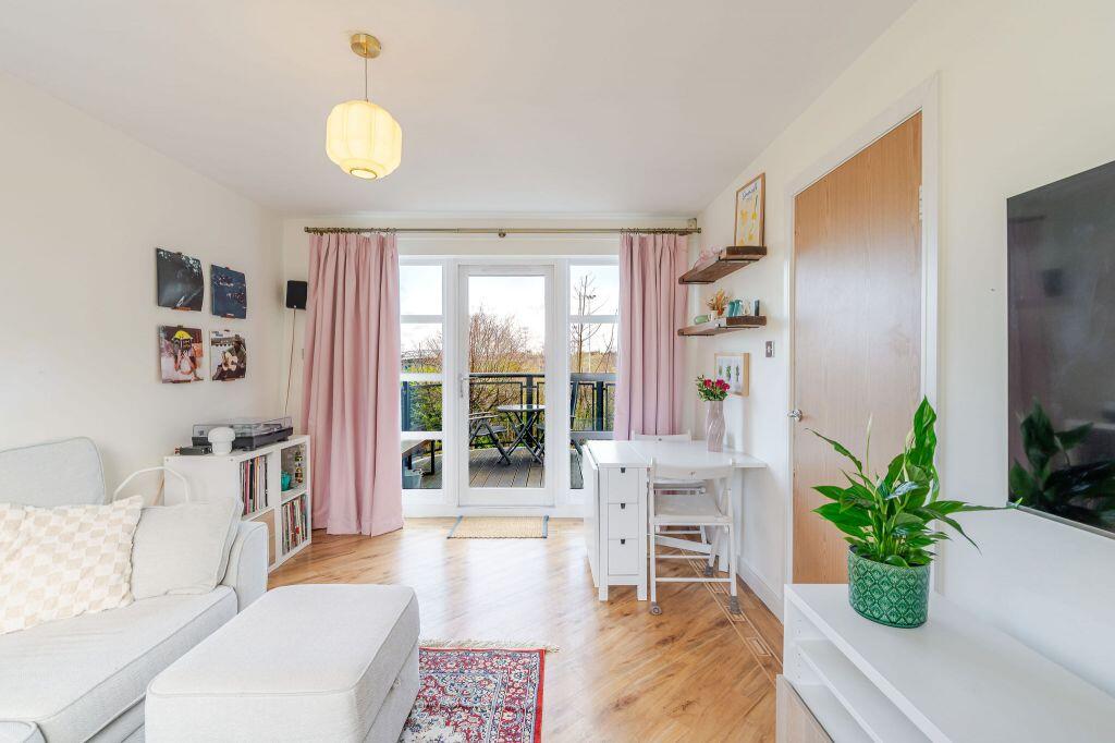 Main image of property: Flat 3, 8, Meggetland View, Craiglockhart, Edinburgh, EH14 1XT