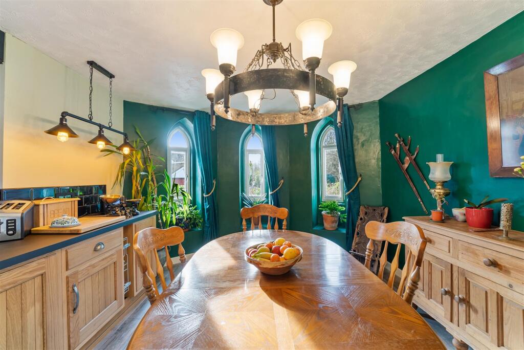 House in Weston-super-Mare, Worlebury - More