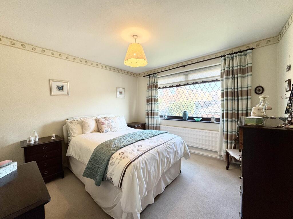 Lynton Way, Windle – pohled 4