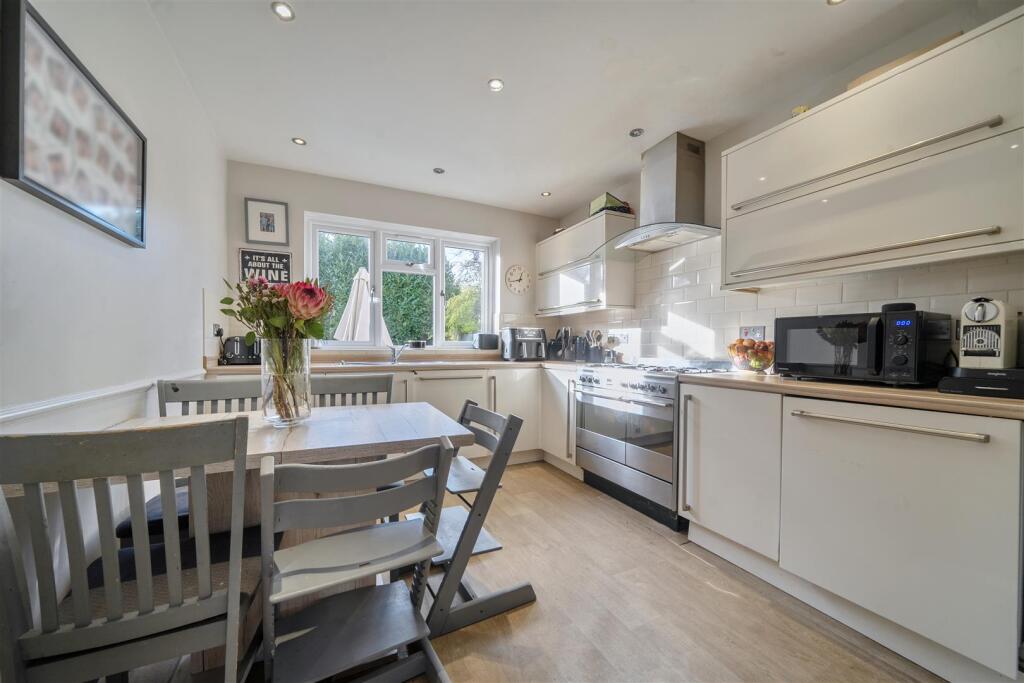 House in Surrey Heath, Bagshot - View 4