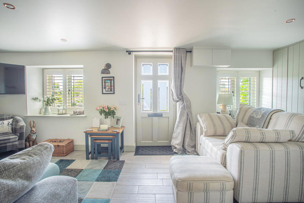House in Gloucester - View 5