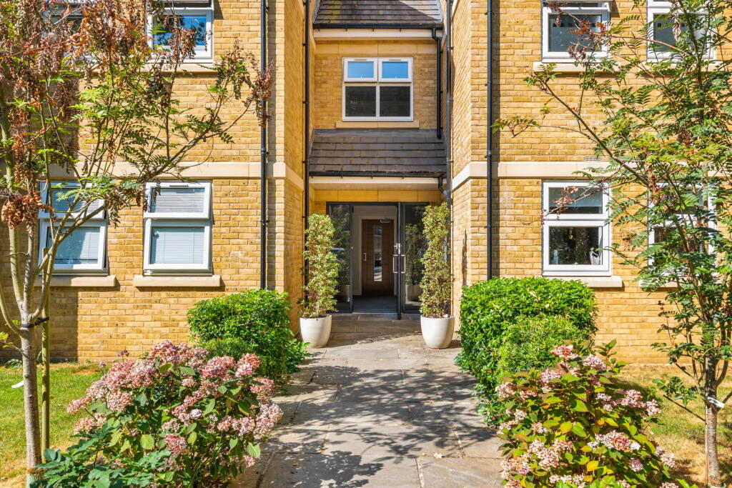 Apartment in Croydon - View 4