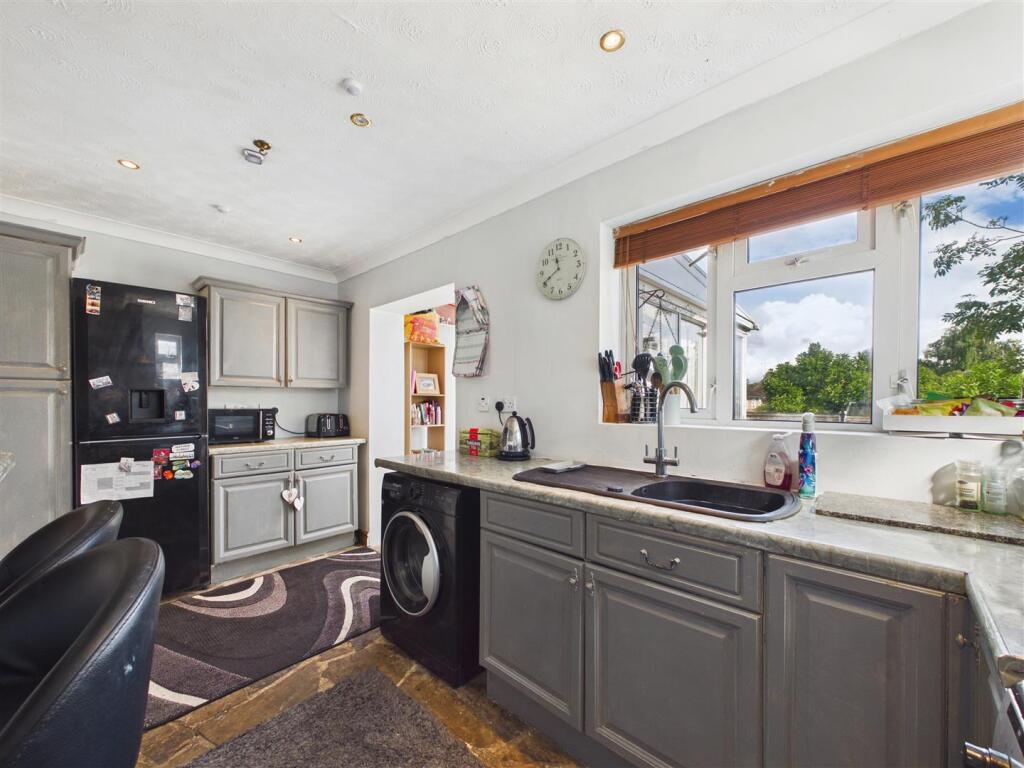 House in North East Derbyshire, Dronfield - More