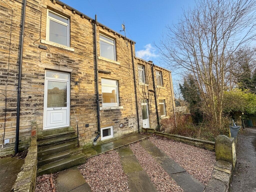 2-bed terraced on Fenay Bridge Road, Fenay Bridge, HD8, £165,000