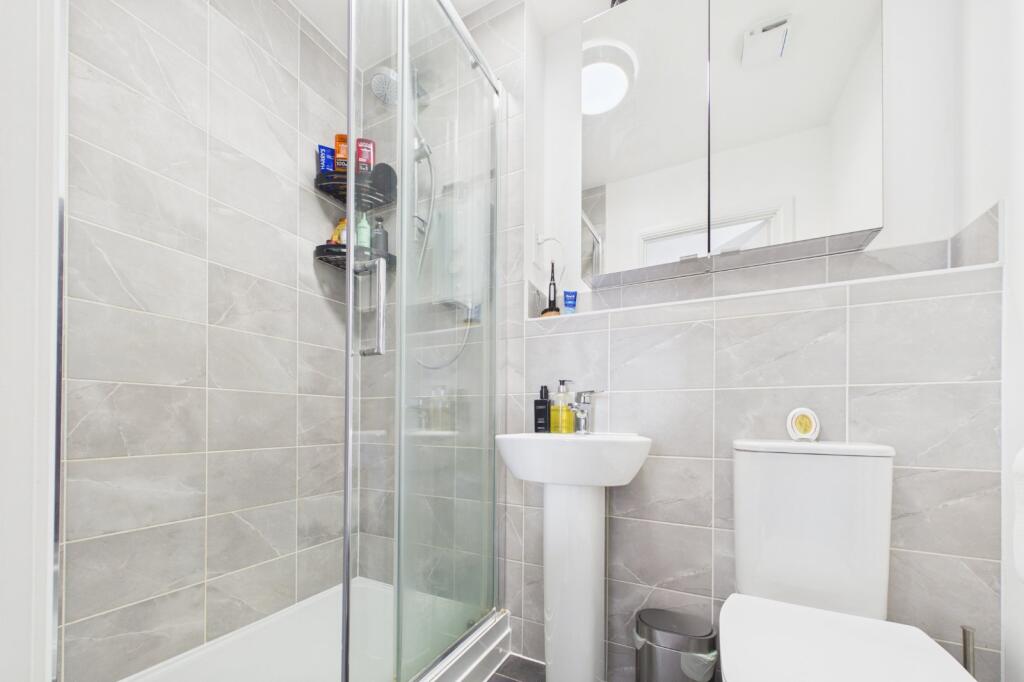 Apartment in Reading - View 6