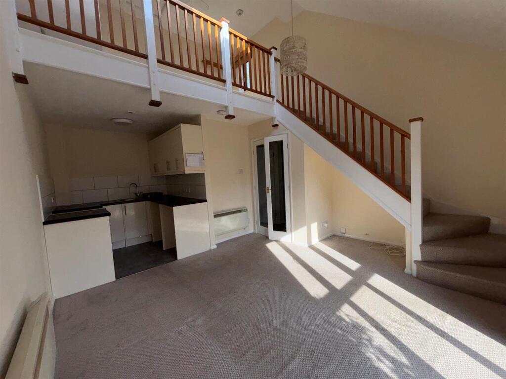 Main image of property: Hounsfield Close, Newark