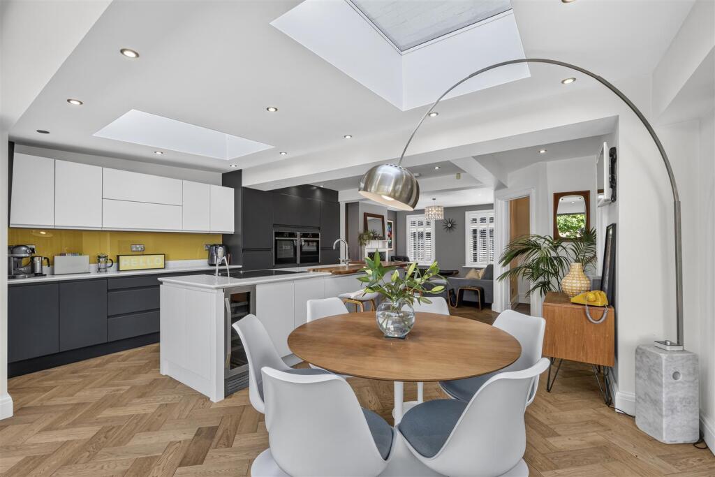 House in Mansfield, Ladybrook - More