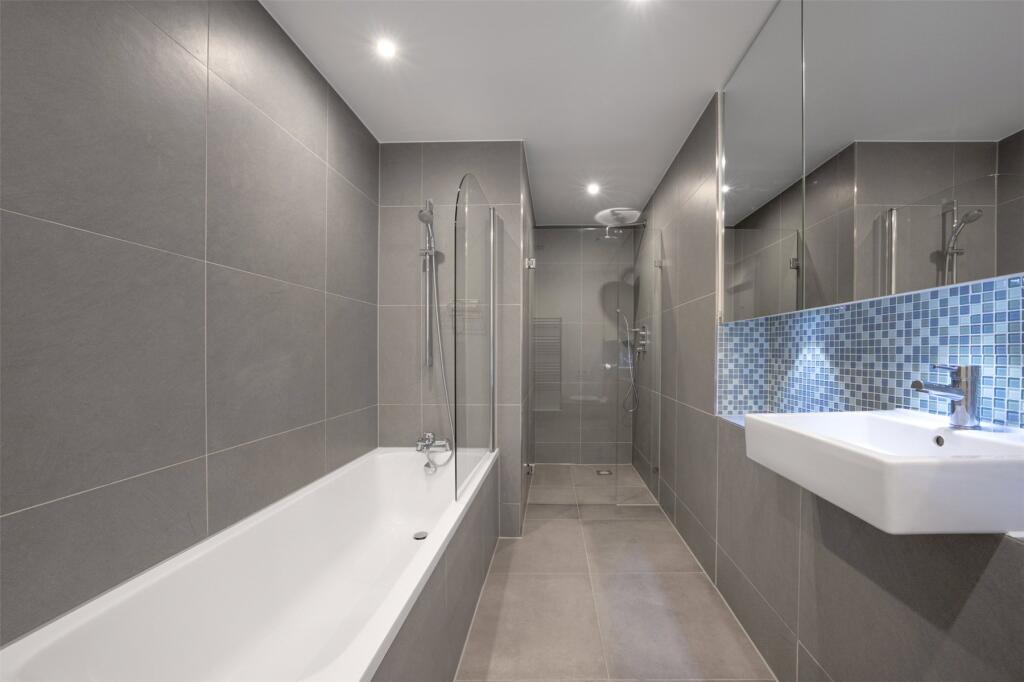 Apartment in London - More