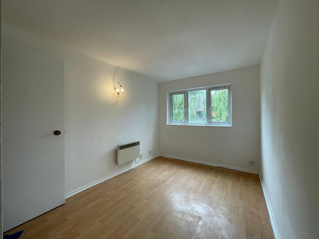 Pavilion Way, Edgware, HA8 photo 3