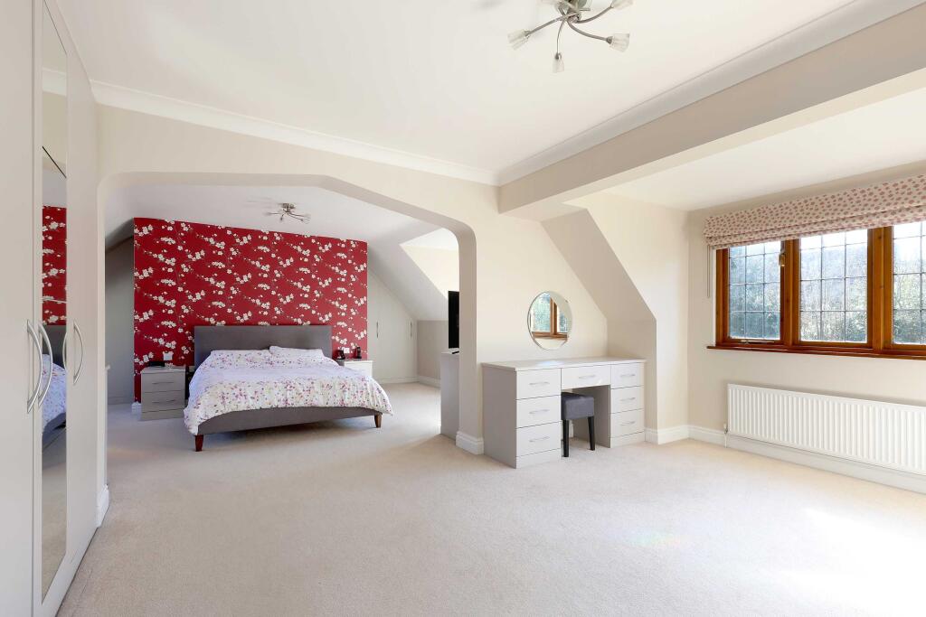 House in Beaconsfield - View 4