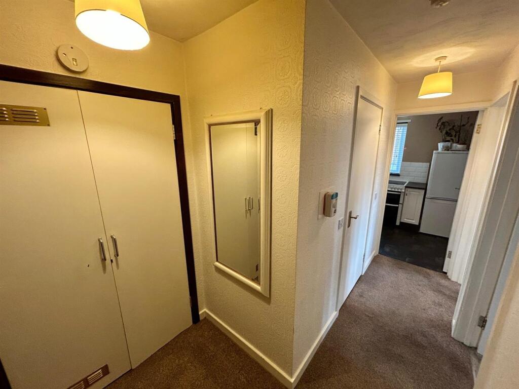 Apartment in Epping Forest, Waltham Abbey - View 2