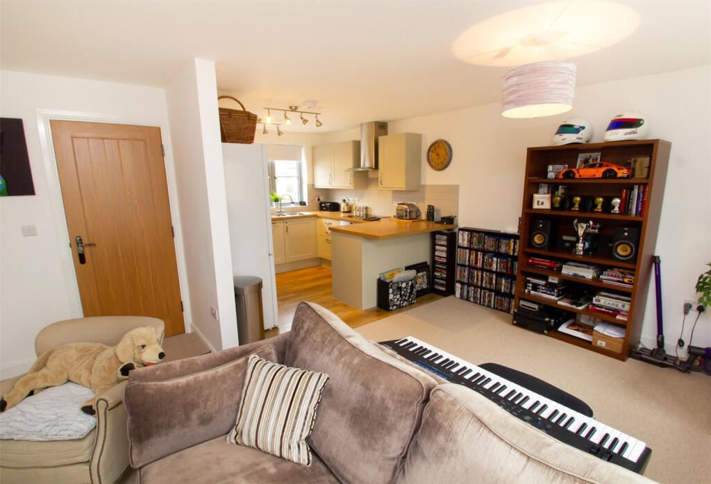Apartment in Witney, Cogges - More