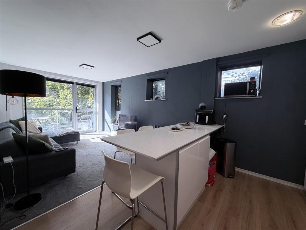 Apartment in Leeds - View 3