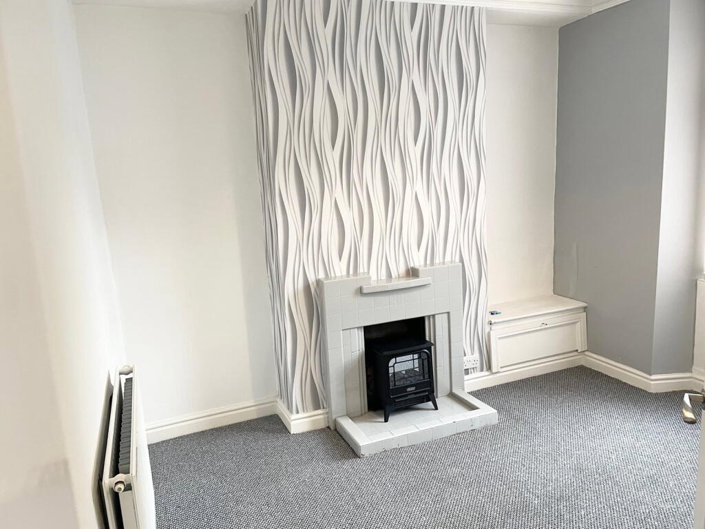 House in Lancaster, Dalton Town with Newton - View 4