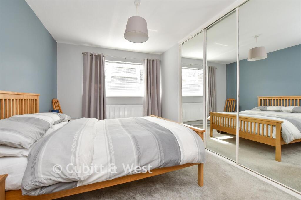 Apartment in Mole Valley, Surrey - More