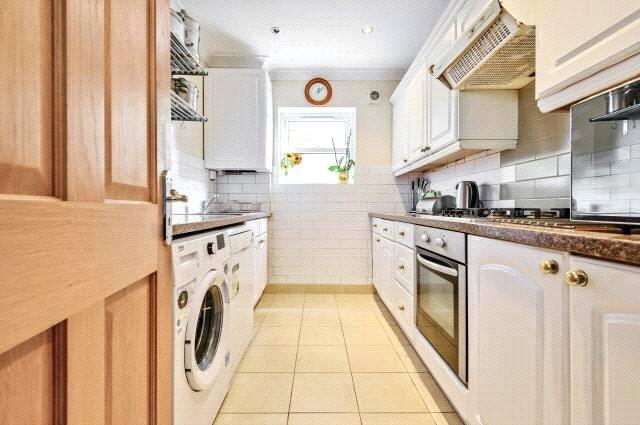 House in London, Tolworth - View 4