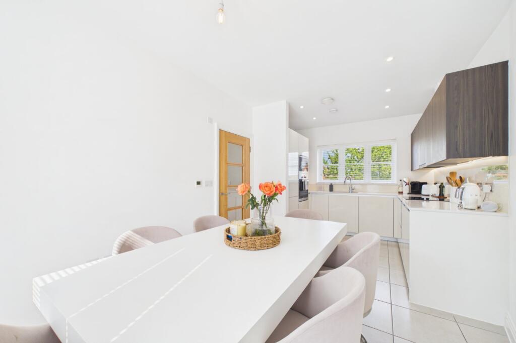 House in Reading, Warfield - View 5