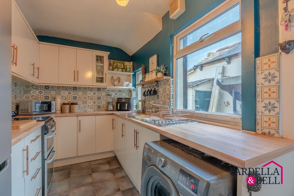 Blackburn Road, Padiham, BB12 - View 5