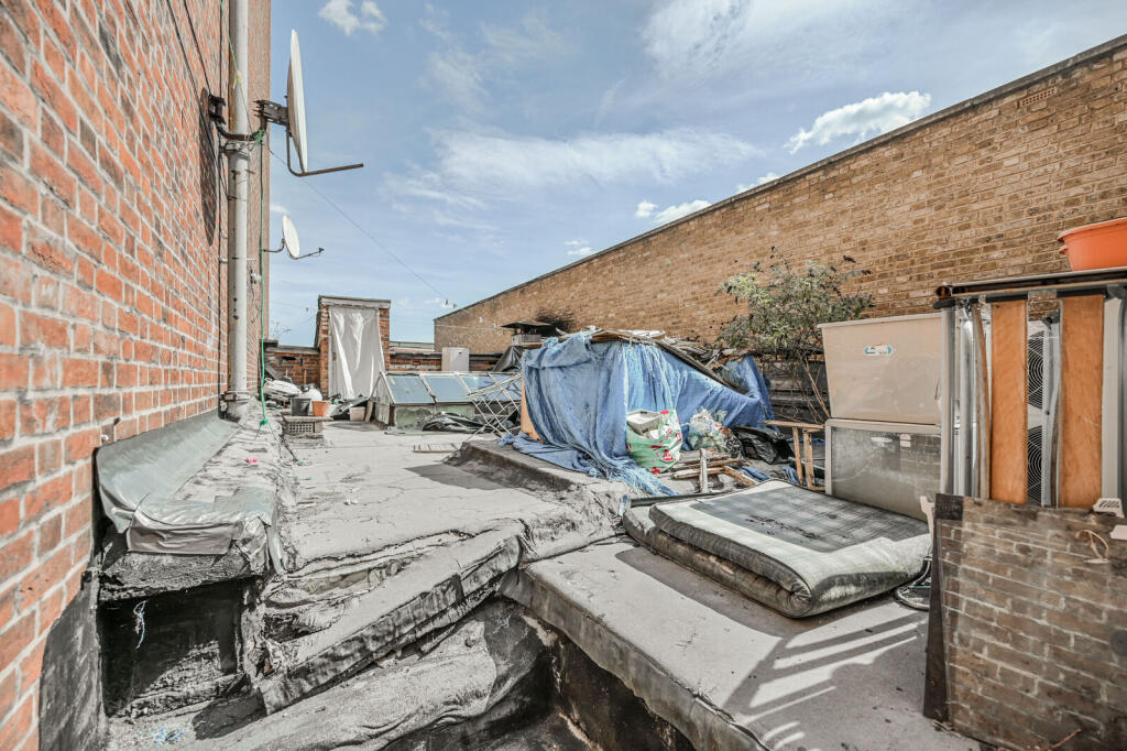 House in London - View 4