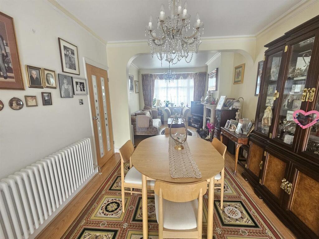 House in London, Enfield Highway, Southbury - View 5
