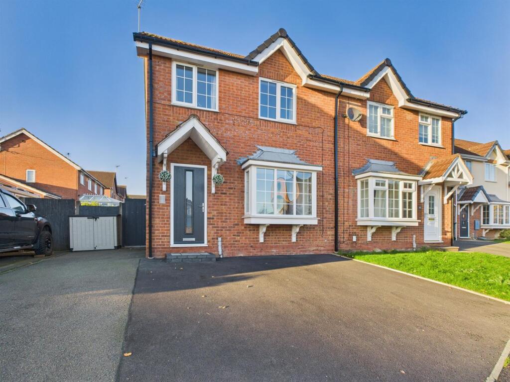 3-bed semi-detached on Edensor Drive, Belper, Derbyshire, £270,000