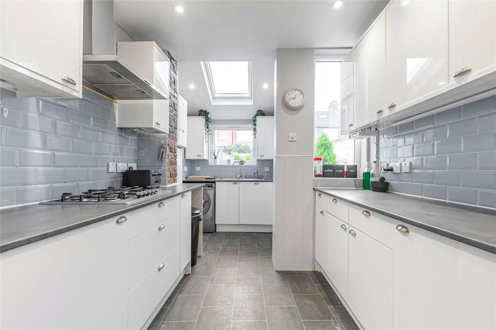 Garden Avenue, Mitcham, CR4 photo 4