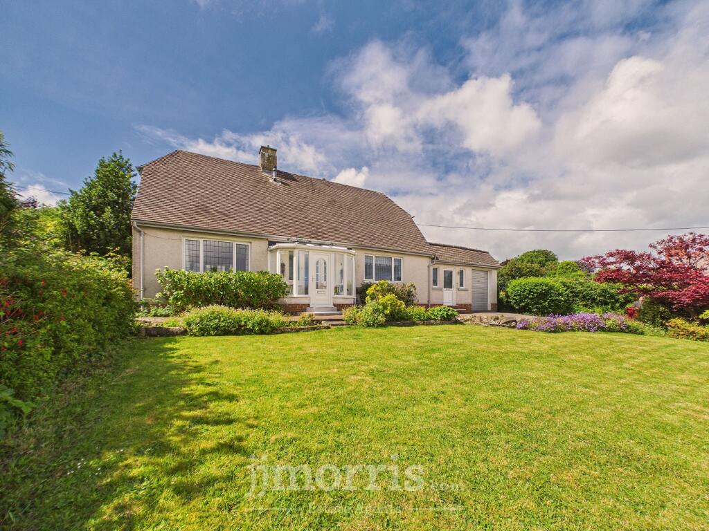 Main image of property: Verona, 14 Plas-y-Fron, Fishguard, SA65 9LP
