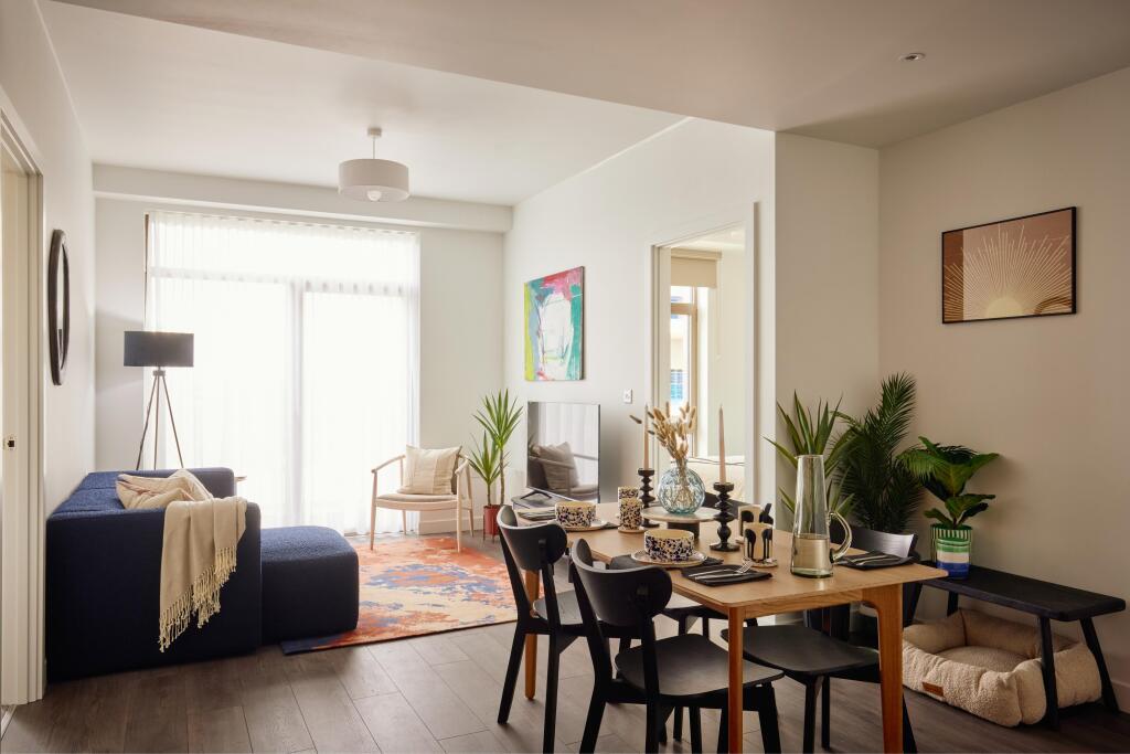 Apartment in Reading - View 3