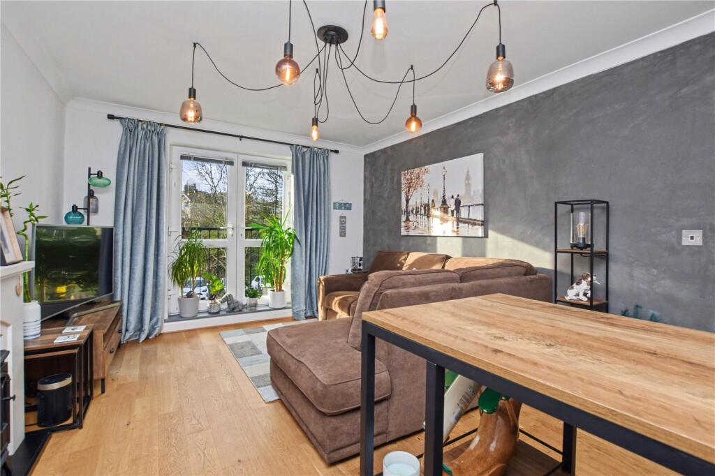 2-bed house on Farsley Beck Mews, Leeds, £150,000