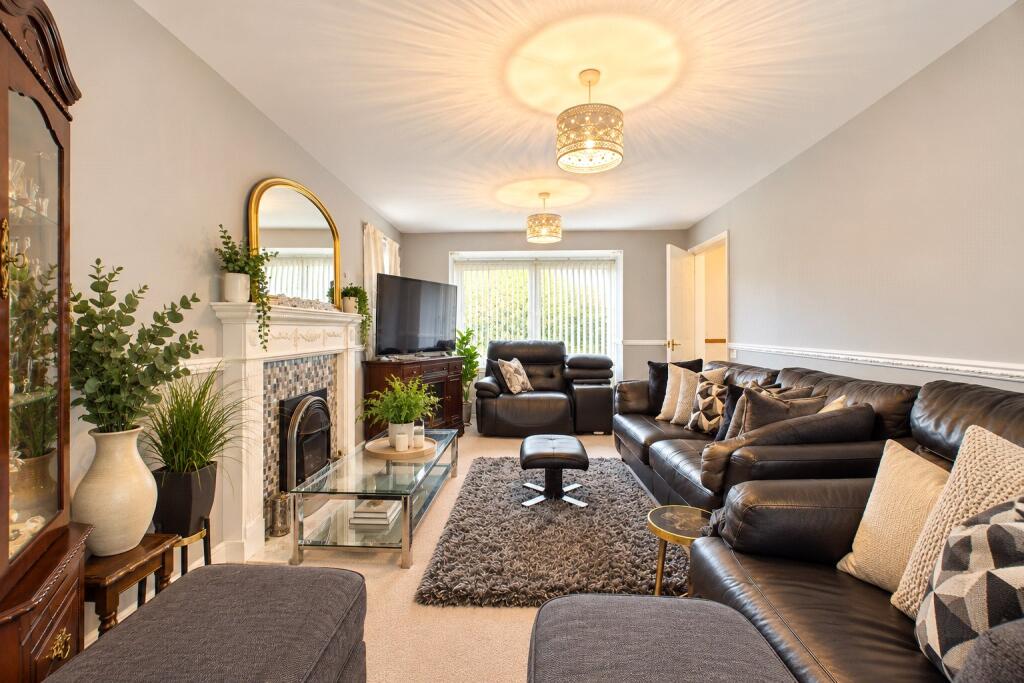 Farriers Close, Marshgate, Swindon, Wiltshire, SN1 photo 3