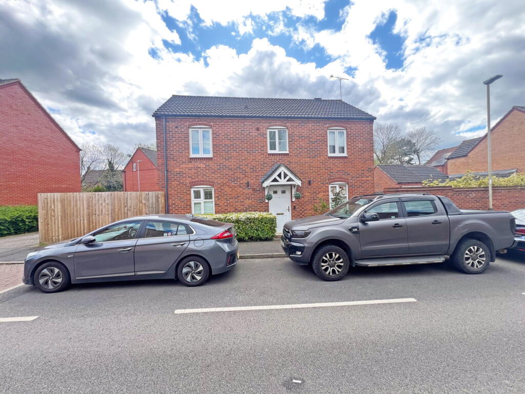 3-bed detached on Heybridge Road, Leicester, Leicestershire, LE5 0AP, £335,000