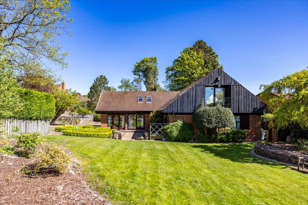 Main image of property: Mansfield Road, Farnsfield