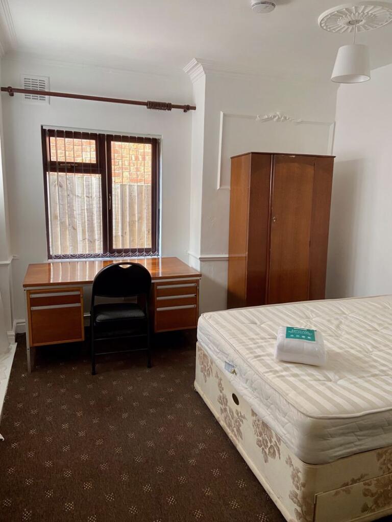 6 bedroom terraced house for rent