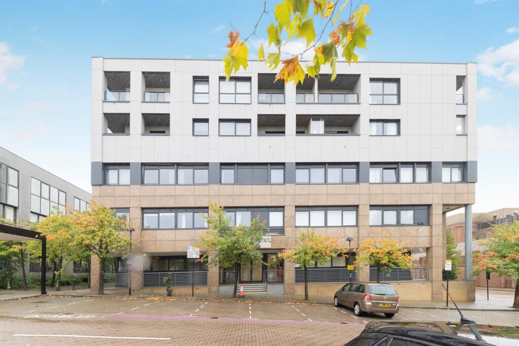 Main image of property: Silbury Boulevard, Milton Keynes