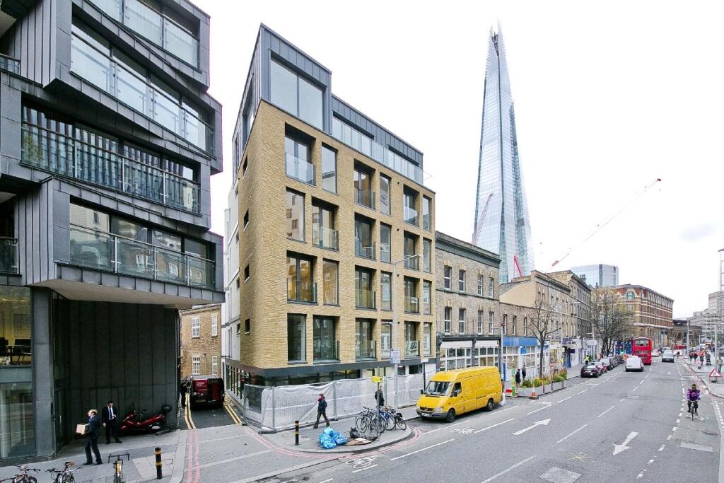 Apartment in London, St Olave's Estate, The Borough - More