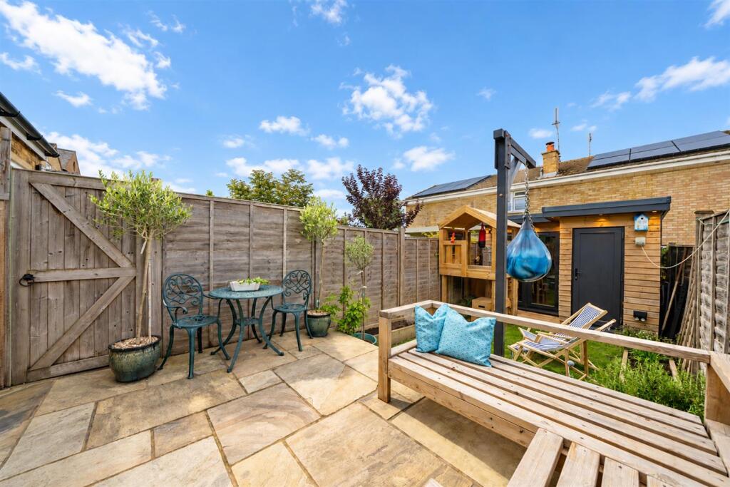 House in Dacorum, Bovingdon - View 4
