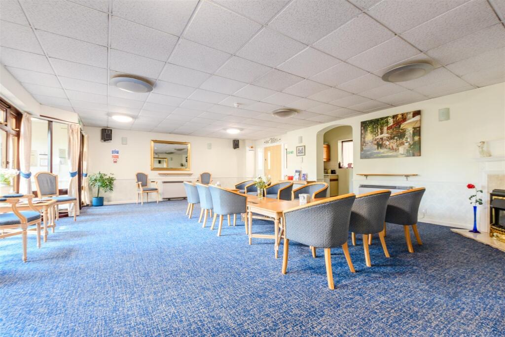 Apartment in Rochester, Kent - View 4