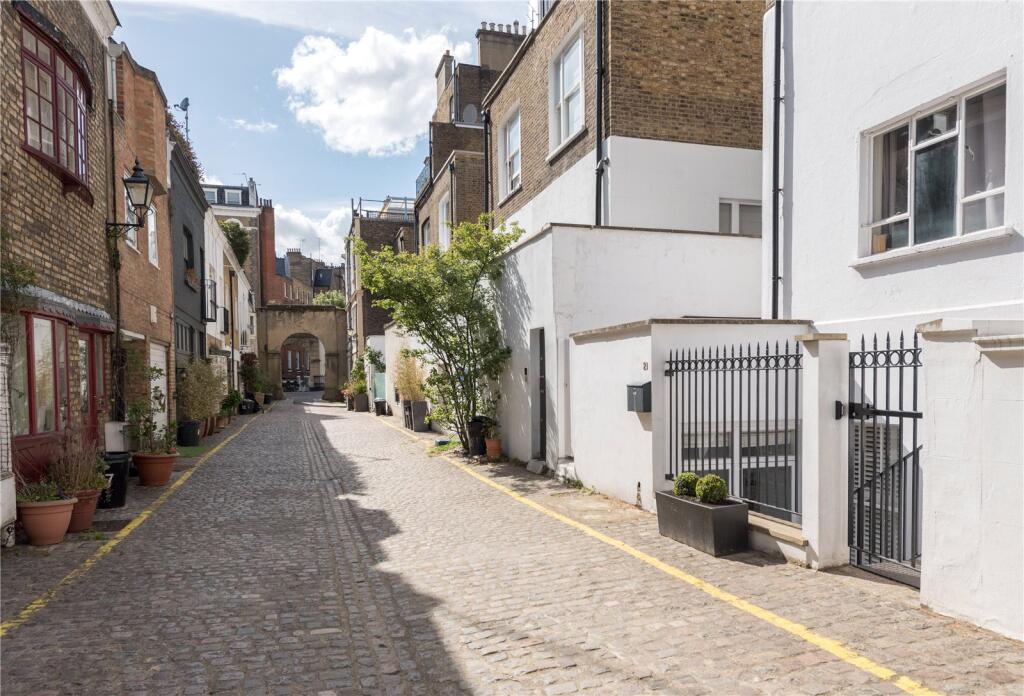 3 bedroom mews property for rent