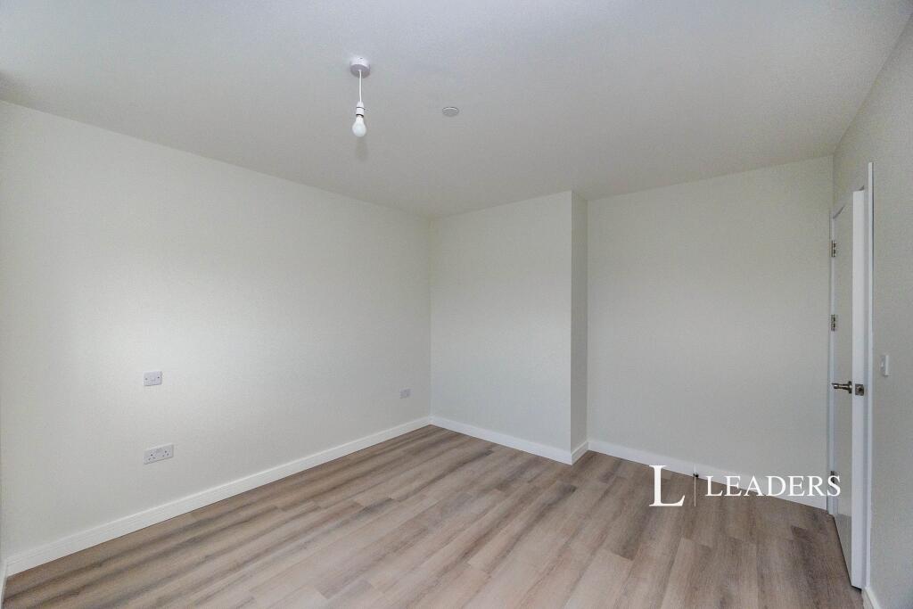 Apartment in Portsmouth, Drayton - More