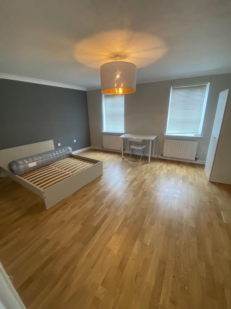 5 bedroom terraced house for rent