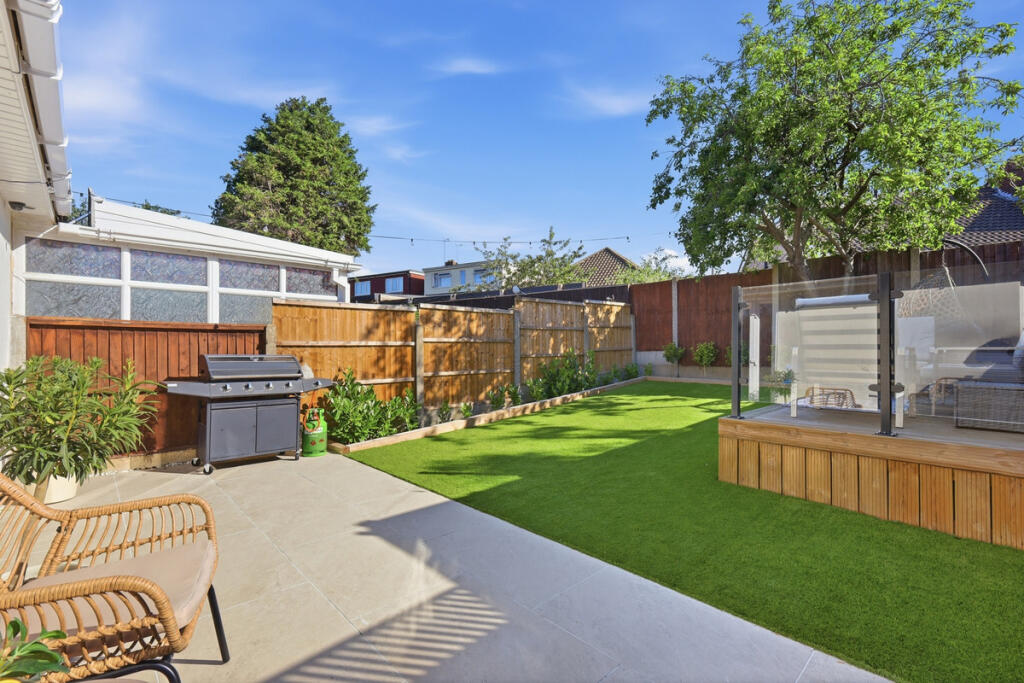 Rayleigh Road, Leigh-on-sea, SS9 photo 4
