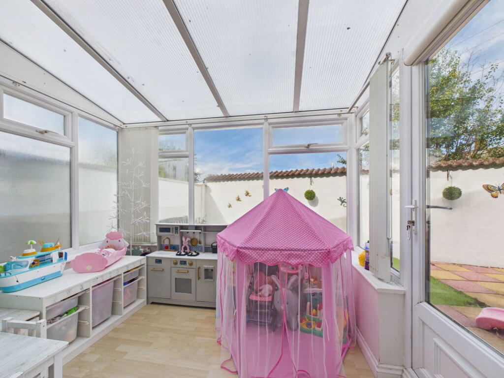 Meadow Way, Ferring, Worthing, BN12 photo 4