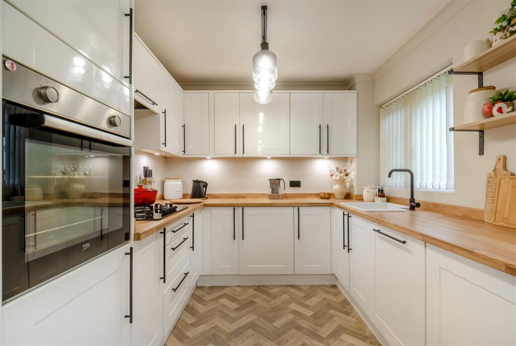 Mapleton Way, Sutton-in-Ashfield photo 3