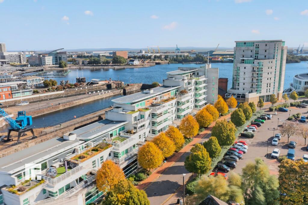 2 Bedroom Flat in CF10 5SF