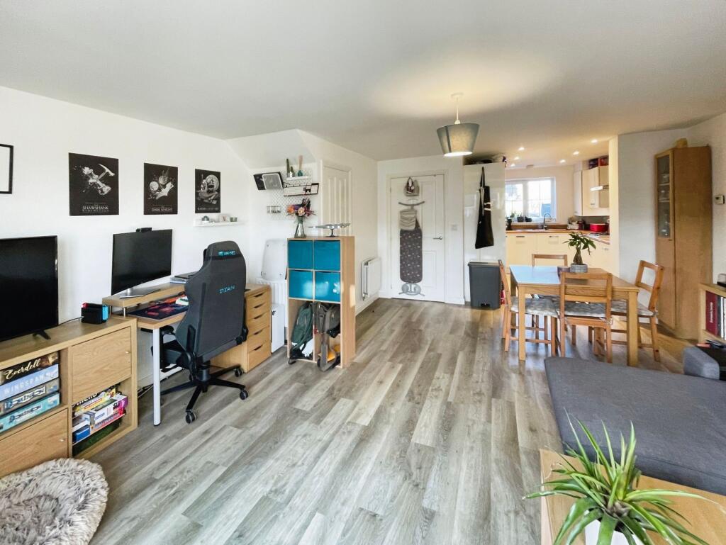 Bucklebury Way, Basingstoke, RG24 photo 2