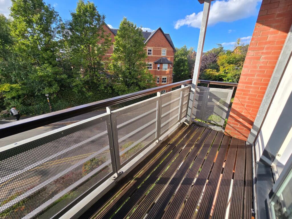 Apartment in Trafford, Hale - View 4