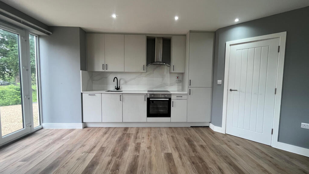 Apartment in Bracknell, Great Hollands, Hanworth - View 2