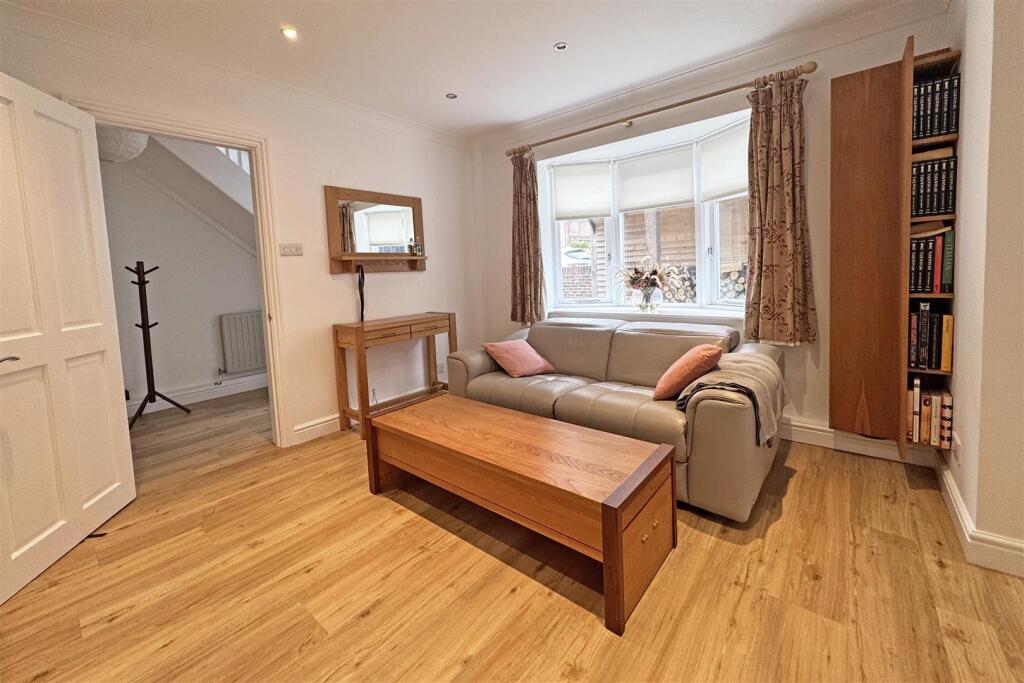 House in Guildford - View 4