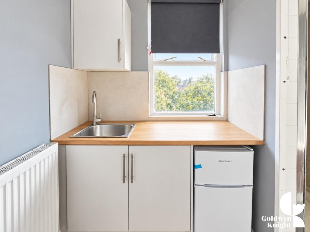 Apartment in Watford - View 5