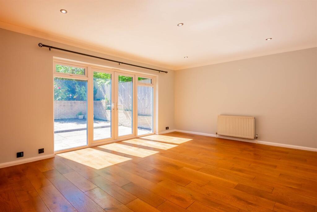House in Rochford, Rayleigh - View 3